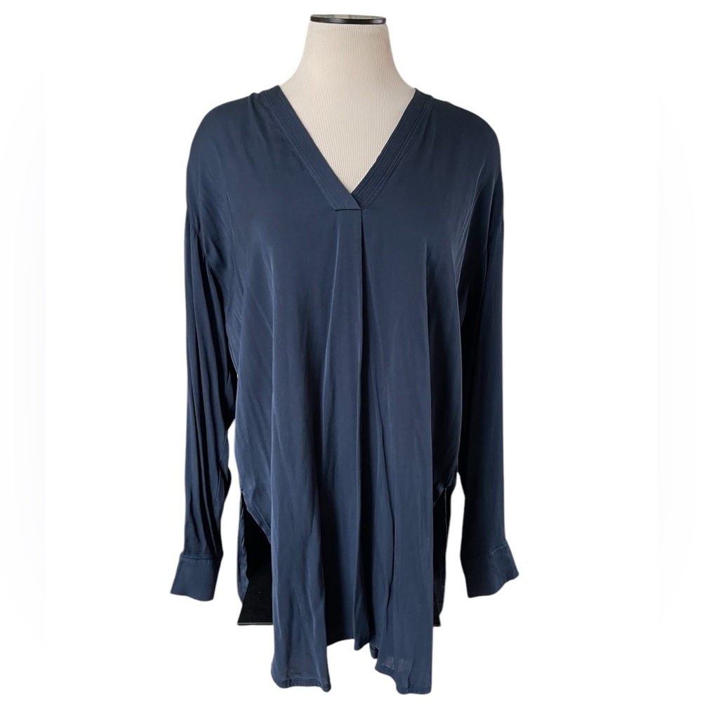 VINCE Silk Blend Navy Blue Long Sleeve V-Neck Split Hem Size LARGE